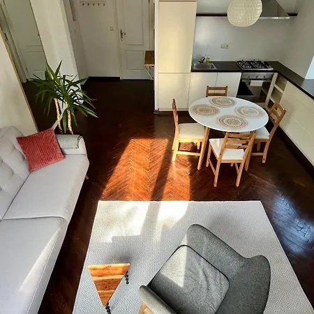 Comfy 2 Metro Apartment *